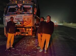 राजनांदगांव : परिवहन विभाग द्वारा नो पार्किंग में खड़े 30 वाहनों पर की गई कार्रवाई