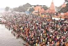 मकर संक्रांति पर राजिम त्रिवेणी संगम में डुबकी लगाकर महादेव का किया जलाभिषेक