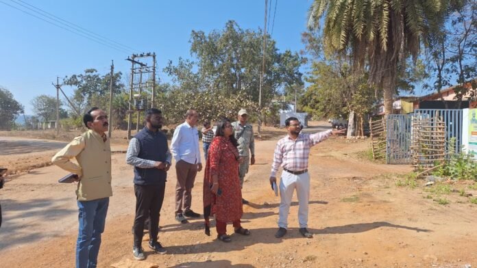 मोहला : कलेक्टर प्रजापति ने कलेक्ट्रेट परिसर के कार्यालयों का किया निरीक्षण