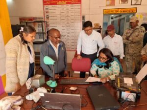 मोहला : आधार सैचुरेशन एवं अनिवार्य बायोमेट्रिक अपडेट शिविर का कलेक्टर ने किया अवलोकन