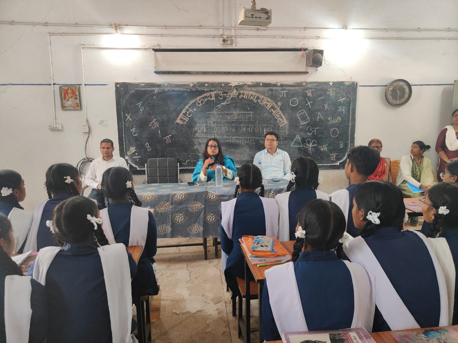  मोहला : सफलता की कुंजी साझा कर  कलेक्टर नें बढ़ाया स्कूली बच्चों का मनोबल