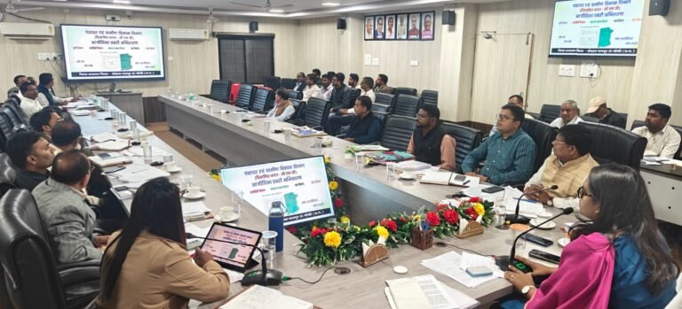 मोहला : डबरी हितग्राहियों को विभागीय योजनाओं से करें लाभान्वित–कलेक्टर प्रजापति