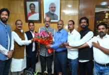 राज्यपाल डेका से अखिल भारतीय कुर्मी क्षत्रिय महासभा के प्रदेश अध्यक्ष ने भेंट की