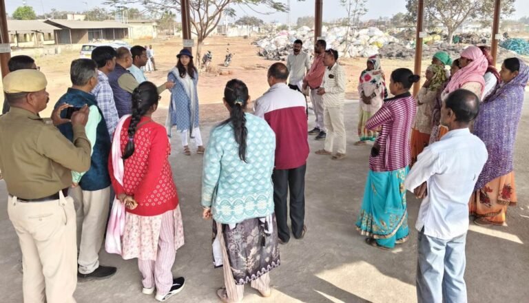 राजनांदगांव : सीईओ जिला पंचायत ने ग्राम टेड़ेसरा के प्लास्टिक वेस्ट मैनेजमेंट यूनिट का किया निरीक्षण