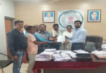 राजनांदगांव : किसानों ने एसडीएम एम भार्गव को ज्ञापन सौंपते हुए स्पष्ट चेतावनी दी कि यदि उनकी मांगों की अनदेखी की गई तो उग्र आंदोलन किया जाएगा…