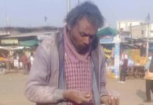 गली गली घूम रहे पागल इंसानों के लिए कोई नही हैं जिम्मेदार