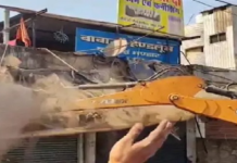 CG : संतोषी नगर मुख्य मार्ग पर चलाए गए अभियान के तहत सड़क किनारे बने अवैध शेडों को हटाया गया और दुकानदारों पर कार्रवाई की गई…