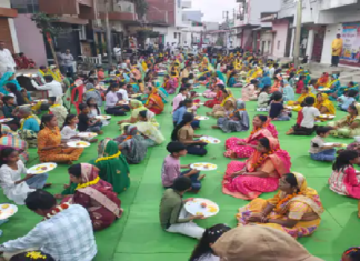 राजनांदगांव : बच्चों ने माता-पिता को आसन पर बिठाकर फूल-माला पहनायीं, तिलक किया और पूजा-अर्चना की…