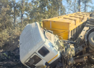 CG : बड़ा हादसा : कोयले से भरा ट्रेलर अनियंत्रित होकर पलटा, चालक-खलासी की मौत…