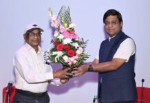 जनसंपर्क विभाग के अपर संचालक श्री जे.एल. दरियो को सेवानिवृत्ति पर दी गई गरिमामय विदाई