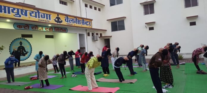 राजनांदगांव : जिले को निरोग बनाने की दिशा में प्रत्येक बुधवार को सभी आरोग्य मंदिरों में योगा क्लास एवं नि:शुल्क स्वास्थ्य परीक्षण