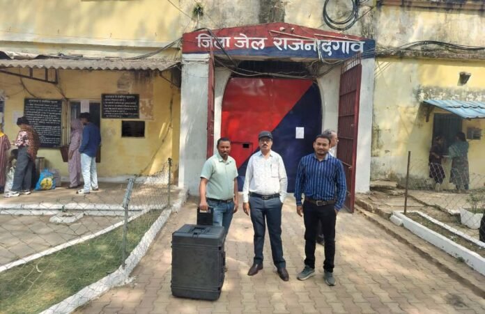 राजनांदगांव : जिला जेल के कैदियों का किया गया हैंड हैल्ड एक्स-रे मशीन के माध्यम से टीबी जांच