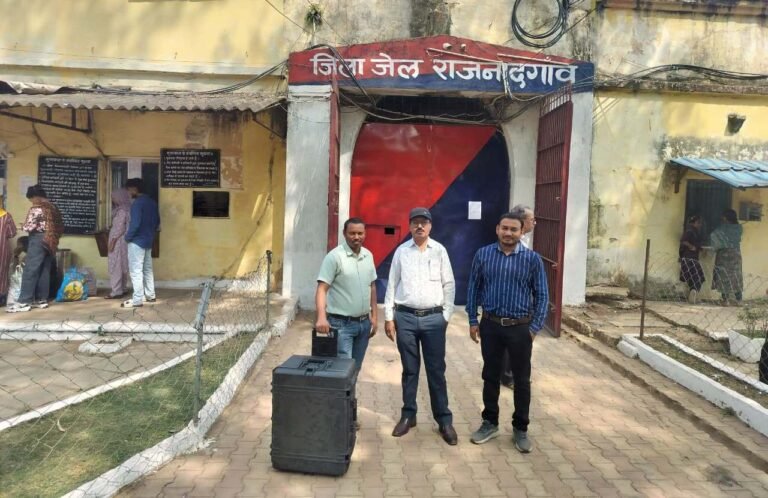 राजनांदगांव : जिला जेल के कैदियों का किया गया हैंड हैल्ड एक्स-रे मशीन के माध्यम से टीबी जांच