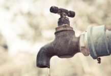 इंदौर में पानी की गंभीर कमी, 60 क्षेत्रों में पानी बंद; 35 मौतों के बाद हालात चिंताजनक