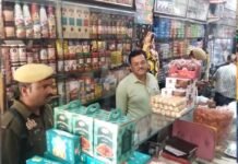 इंदौर: होली से पहले 11 मिठाई और नमकीन प्रतिष्ठानों पर छापे, 37 नमूने लिए गए