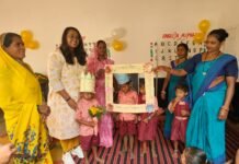 मोहला : वजन त्यौहार में शामिल हुईं कलेक्टर, बच्चों ने किया आत्मीय स्वागत मोहला : वजन त्यौहार में शामिल हुईं कलेक्टर, बच्चों ने किया आत्मीय स्वागत