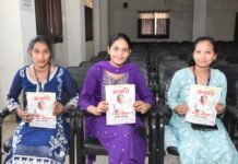 राजनांदगांव : जनसंपर्क विभाग द्वारा प्रकाशित छत्तीसगढ़ जनमन पत्रिका और जी राम जी का ब्रोसर का डिजिटल लाईब्रेरी एवं शासकीय कमला कॉलेज में किया गया नि:शुल्क वितरण