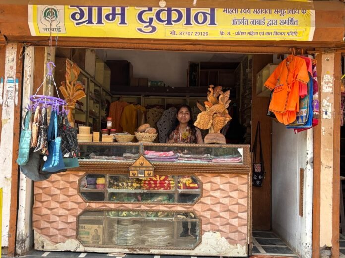 राजनांदगांव : नाबार्ड की ग्राम दुकान समूह की महिलाओं के जीवन स्तर को बना रही उन्नत