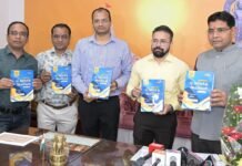 राजस्व मंत्री टंक राम वर्मा ने नागरिकों के हितों से जुड़ी भू-अभिलेख पुस्तकों का किया विमोचन