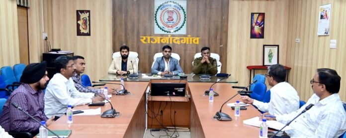 राजनांदगांव :उद्योगों की आवश्यकता के अनुरूप युवाओं को करें प्रशिक्षित : कलेक्टर