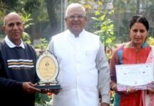 मेहनत और निष्ठा का प्रतिफल, पुरस्कार: राज्यपाल पटेल ने लोक भवन में 63 पुरस्कृत पुष्प किस्मों का किया अवलोकन