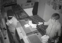 CG : मोबाइल दुकान में चोरी, 4 से 5 की संख्या में थे चोर …