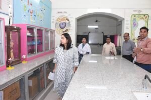 राजनांदगांव : प्रभारी कलेक्टर एवं जिला पंचायत सीईओ ने पीएमश्री सर्वेश्वरदास शासकीय नगर पालिक निगम विद्यालय का किया निरीक्षण