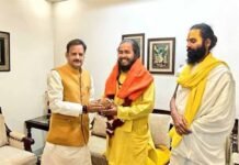 आचार्य संतोषदास जी (सतुआ बाबा) का उप मुख्यमंत्री ने किया आत्मीय स्वागत व अभिनंदन