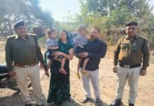 स्कूल के लिए तैयार होकर घर से निकलकर रास्ता भटकी दो बालिकाओं को डायल-112 जवानों ने परिजनों से मिलाया