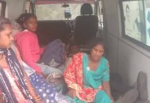 शारदा घाट अखड़ार के पास हुआ सड़क हादसा