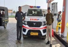 अनियंत्रित पिकअप पलटने पर घायल हुए लोगों को डायल-112जवानोंने अस्पताल पहुंचाया