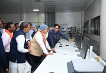 डेयरी सेक्टर को बढ़ावा: विजय शर्मा व केदार कश्यप ने पशुपालकों के साथ देखा आधुनिक मॉडल