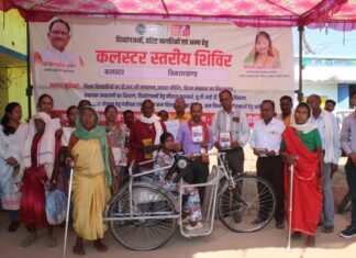 मोहला : “सर्विस ऑन व्हील्स” अभियान, घर-पहुंच मिल रही शासकीय सेवाएं मोहला : “सर्विस ऑन व्हील्स” अभियान, घर-पहुंच मिल रही शासकीय सेवाएं