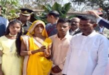 राज्यपाल ने वनांचल ग्राम परसिली में जनजातीय समुदाय से किया संवाद