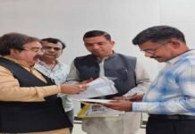 अविलंब सुधारी जाये सड़के -चेंबर कलेक्टर से मिले चेंबर के पदाधिकारी