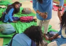 स्कूल में अजीब घटना से हड़कंप, छात्राओं की तबीयत बिगड़ी; इलाज के साथ झाड़-फूंक भी