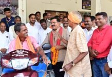 दिव्यांग धरम सिंह पटेल और उलख राम पटेल चेहरे पर लौटी मुस्कान