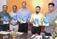 राजस्व मंत्री टंक राम वर्मा ने नागरिकों के हितों से जुड़ी भू-अभिलेख पुस्तकों का किया विमोचन