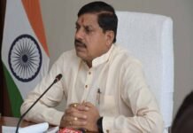 जीएडी के अधिकारियों ने चेक किए उपस्थिति रजिस्टर, CM के आदेश पर भोपाल के सरकारी भवनों में हाजिरी की कड़ी निगरानी