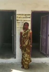 मोहला : नीरा बाई के घर में बना शौचालय, सुरक्षा, सम्मान और स्वच्छता के साथ जीवन में आया बदलाव
