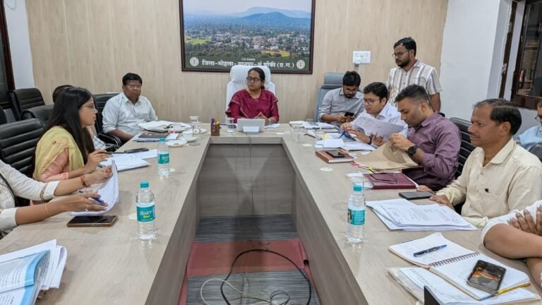 मोहला : राजस्व प्रकरणों का पारदर्शिता के साथ करें त्वरित कार्रवाई–कलेक्टर प्रजापति