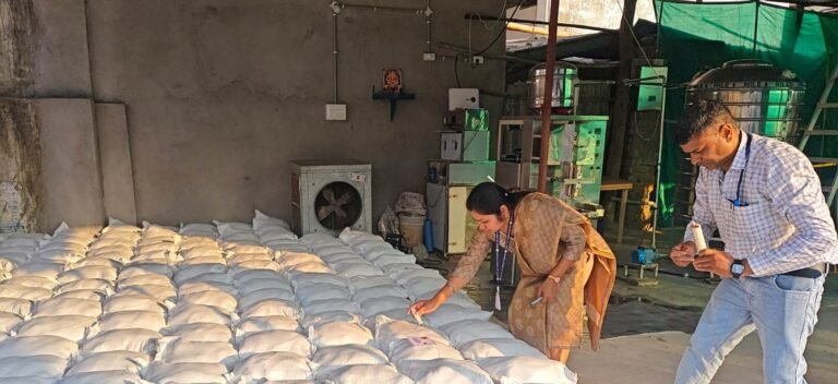 राजनांदगांव : खाद्य हिन्द पानी पाउच के कुल 606 बोरी को नमूना संकलन कर किया गया जप्त