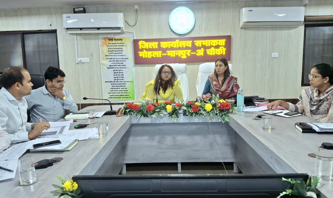  मोहला : प्रधानमंत्री आवास निर्माण पूर्णता में लाएं तेजी – कलेक्टर प्रजापति