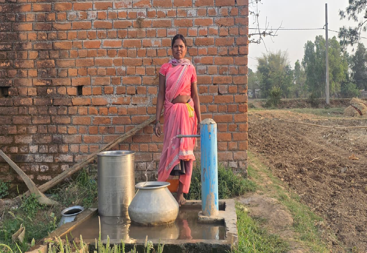CG : जल जीवन मिशन से संवरी बुलगा की तस्वीर, जीवंती बाई के घर तक पहुँचा शुद्ध पेयजल