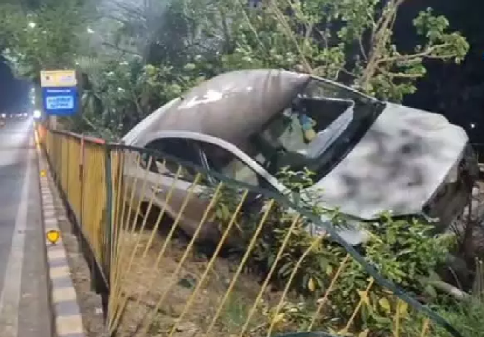 CG : नवा रायपुर में कार डिवाइडर से जा टकराई…