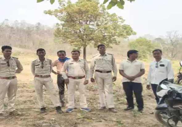 CG : डिप्टी रेंजर और वन रक्षक ने भागकर बचाई जान, मारने के लिए दौड़े अतिक्रमणकारी …