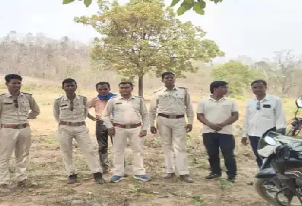 CG : डिप्टी रेंजर और वन रक्षक ने भागकर बचाई जान, मारने के लिए दौड़े अतिक्रमणकारी …