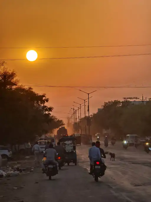 राजनांदगांव : 2 डिग्री गिरकर 43 पर आया पारा, लू का अलर्ट जारी, बारिश के आसार…