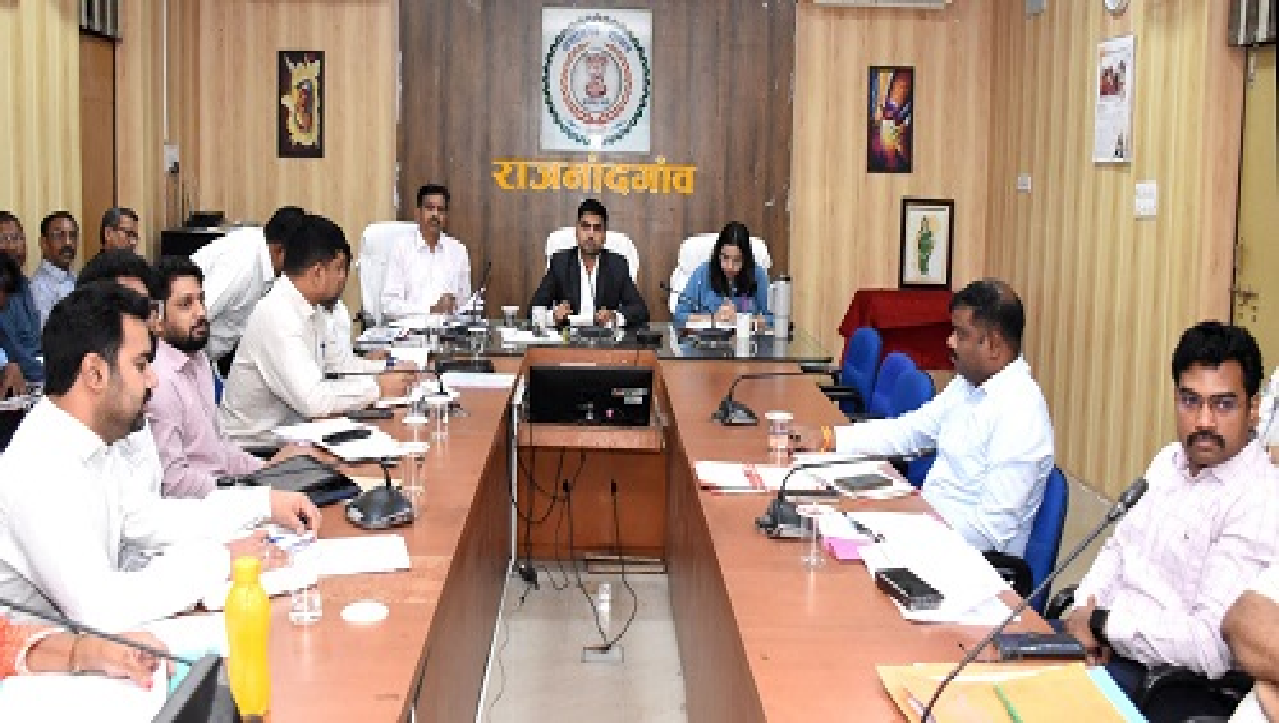 राजनांदगांव : सुशासन तिहार से पहले लंबित प्रकरणों के निराकरण करें - कलेक्टर…