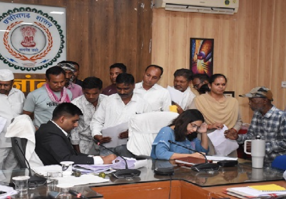 राजनांदगांव : कलेक्टर ने जनदर्शन में गंभीरता से सुनी नागरिकों की समस्याएं…